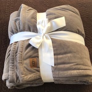 ugg bliss fuzzy throw blanket